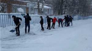 Студенты ввузов и ссузов Ленинского района вышли на расчистку снега