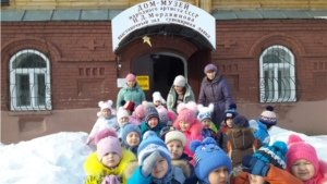 Выставка работ народных умельцев района радует посетителей