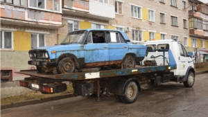 В Московском районе г. Чебоксары эвакуировали разукомплектованную машину