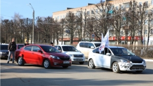 1 мая канашские автолюбители сообщества «Дорожная обстановка 21» организовали автофлешмоб, посвященный приближающемуся Дню Победы