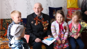 В Шумерлинском районе продолжаются поздравления ветеранов Великой Отечественной Войны на дому