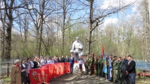 У братской могилы  прошёл митинг «Свеча памяти»