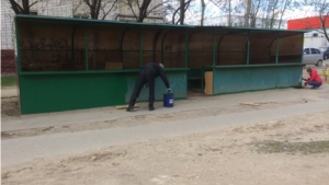 В Ленинском районе покрашены торговые места на мини-рынках