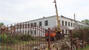 Ведутся работы по разборке здания начальной школы в г. Ядрин