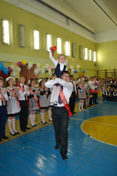 Последний школьный прозвенел звонок