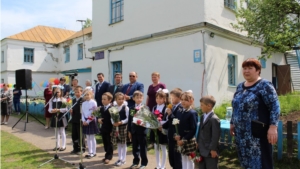 Александр Семенов поздравил выпускников Персирланской школы с праздником "Последнего звонка"