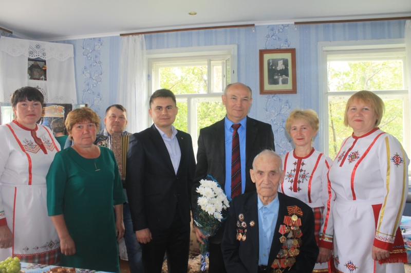 Свое 98-летие отмечает ветеран труда, участник Великой Отечественной войны Иван Петрович Петров