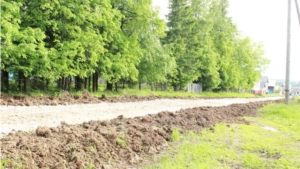 В деревне Емалоки начался ремонт грунтовой дороги по программе инициативного бюджетирования