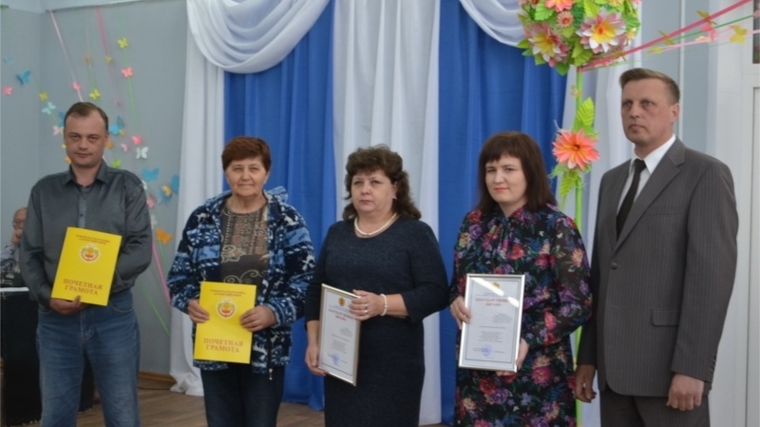 Работников БУ «ЦРБ Алатырского района» поздравили с профессиональным праздником