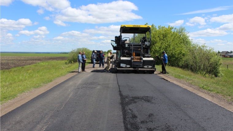На дорогах Шемуршинского района проходят работы по нанесению дорожной разметки