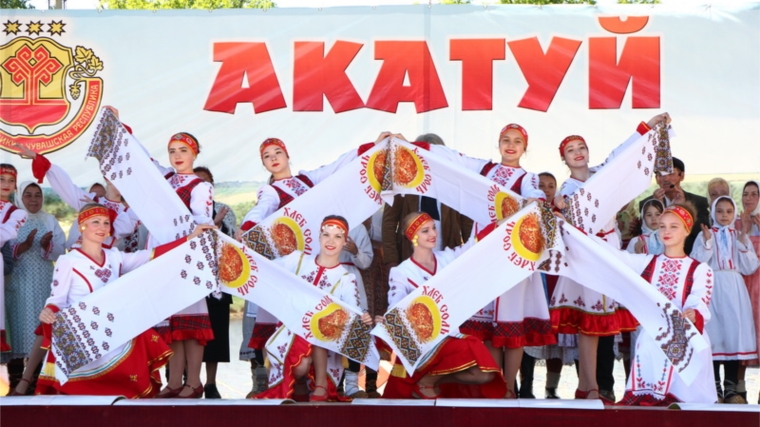 Жители и гости Чебоксарского района поздравили аграриев и отметили праздник «Акатуй-2018»