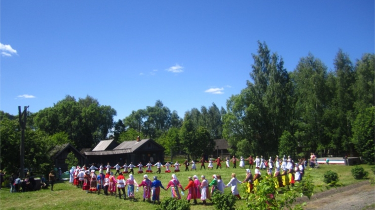 Прошёл ежегодный районный фольклорный фестиваль «Мелодии древних народов» и традиционное спортивное состязание силачей «Богатырские игры»