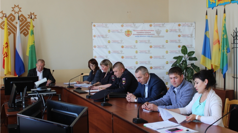 В администрации Шемуршинского района состоялось плановое заседание комиссии по делам несовершеннолетних и защите их прав