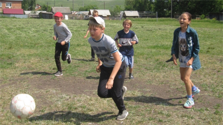 В пришкольном лагере «Радуга» отметили Всемирный день детского футбола