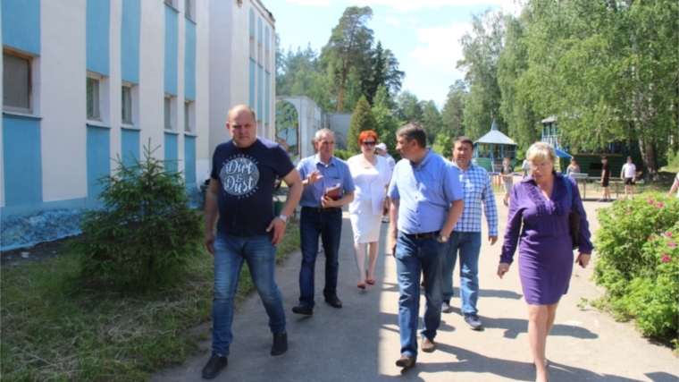 Депутаты Новочебоксарского городского Собрания депутатов проверили работу лагеря "Звездочка"