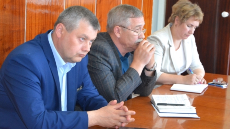 В администрации города Алатыря состоялось рабочее совещание с руководителями коммунальных предприятий