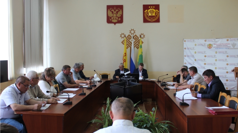 В зале заседаний администрации Шемуршинского района состоялось внеочередное двадцатое заседание Шемуршинского районного Собрания депутатов третьего созыва