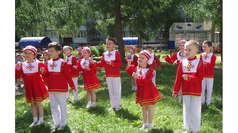 В рамках Дня Республики чебоксарские дошколята участвуют в праздничных мероприятиях