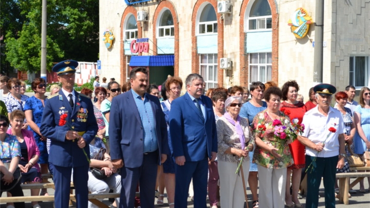 В День памяти и скорби в Порецком прошел траурный митинг и возложение цветов к памятнику погибшим воинам