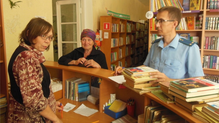 В консультационном пункте «Ассоциации юристов России» шумерлинцы находят ответы на вопросы правового характера
