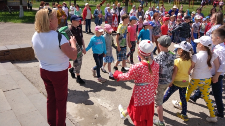 В пришкольных лагерях города Новочебоксарска состоялся Детский Акатуй в рамках празднования Дня Республики