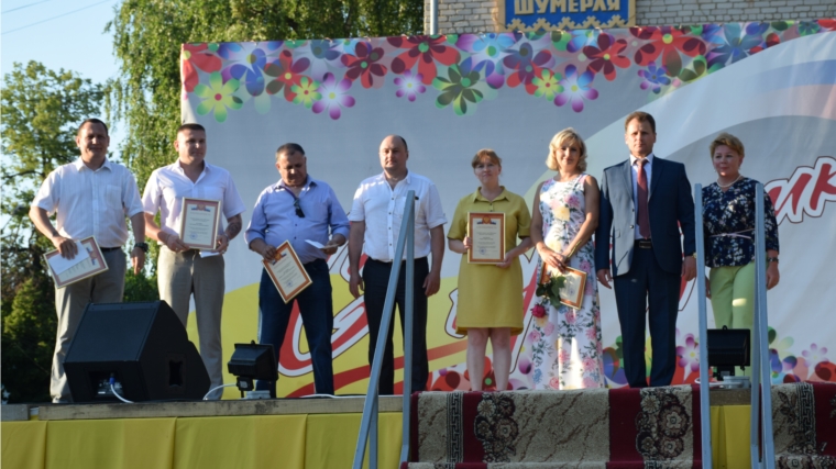 В День Республики заслуженным труженикам Шумерли вручены награды