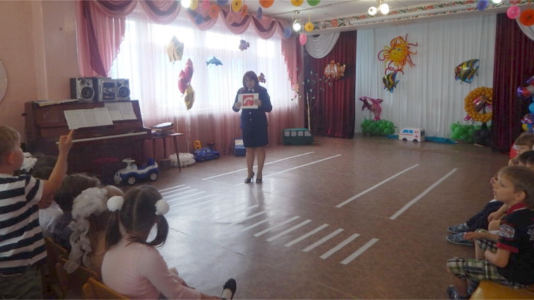 Шумерлинским дошколятам напомнили правила дорожного движения и пожарной безопасности