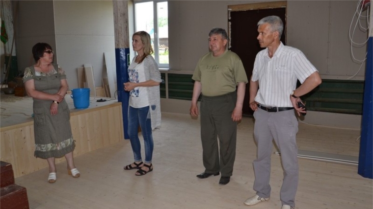 Глава администрации Алатырского района ознакомилась с ходом ремонтных работ Сойгинского сельского дома культуры