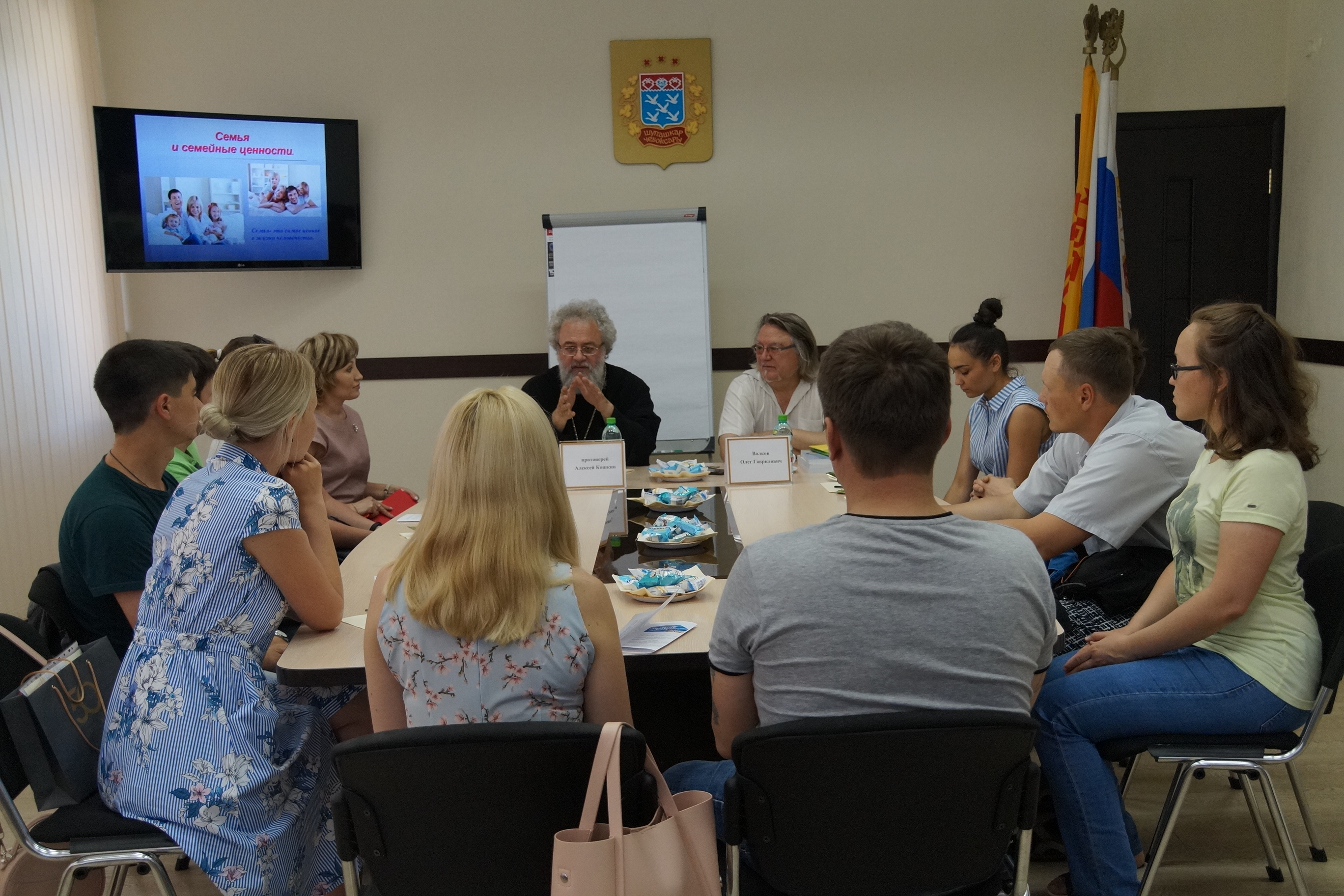 В День молодежи в Ленинском районе г. Чебоксары в рамках проекта «Уроки  ЗАГС» состоялся круглый стол «Семья и семенные ценности» | г. Чебоксары  Чувашской Республики