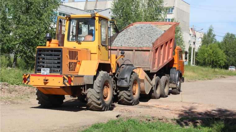 В городе Канаш ведутся работы по благоустройству дворовых территорий многоквартирных домов