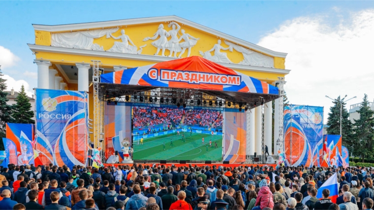 Прямые трансляции футбольных матчей на Красной площади продолжаются