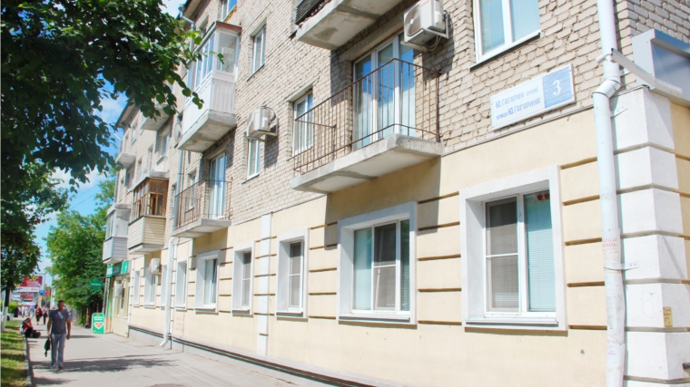 В Чебоксарах обновляют фасады и балконы по муниципальной программе