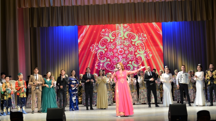 Глава города Чебоксары Евгений Кадышев посетил концерт мастеров искусств Республики Татарстан
