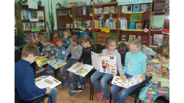 Специалисты детской библиотеки им. Н. Мишутина провели акцию «Дети читают детям»