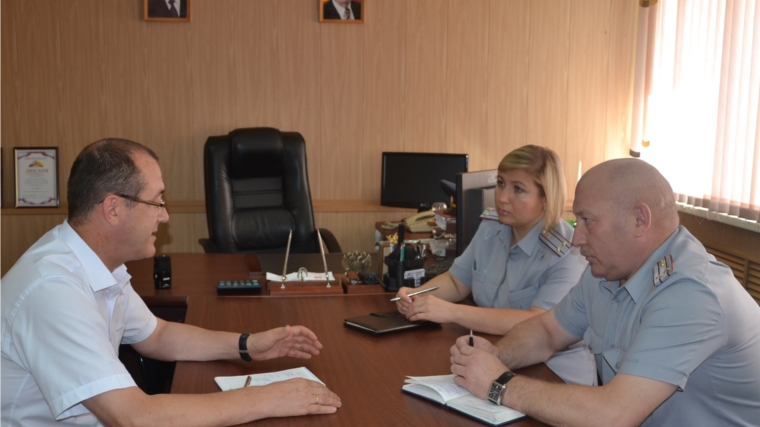 _Обсуждены вопросы сотрудничества администрации города Алатыря с исправительной колонией №2