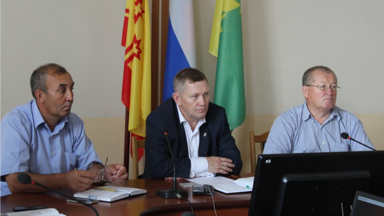Глава администрации Шемуршинского района Владимир Денисов провел расширенное заседание комиссии по предупреждению и ликвидации чрезвычайных ситуаций