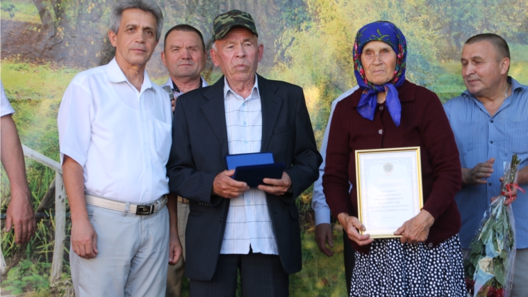 Еще одна семья Шумерлинского района получила медаль «За любовь и верность»
