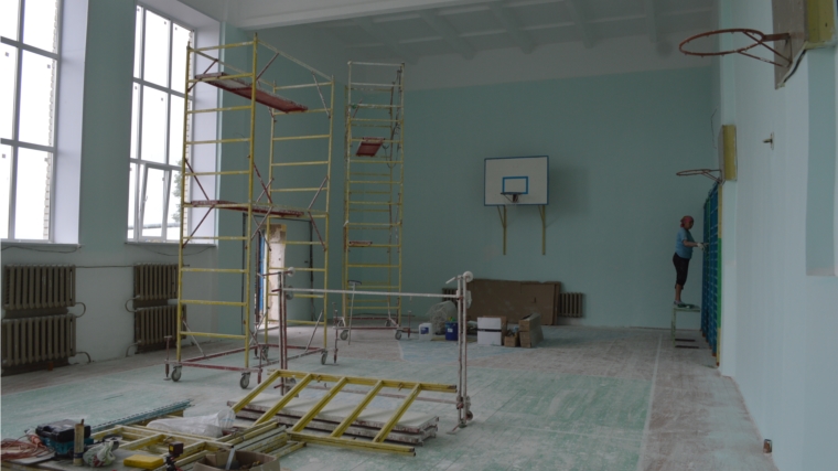В МБОУ «Алманчинская СОШ» продолжается капитальный ремонт спортивного зала
