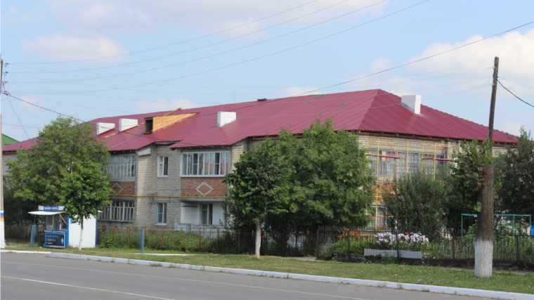 В Шемуршинском районе завершен капитальный ремонт кровли МКД по улице Космовского с. Шемурша