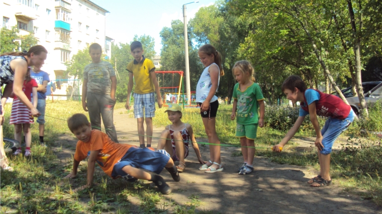 В МБУ ДО «Дом детского творчества» прошло тематическое мероприятие «В красках лета – детская планета!»