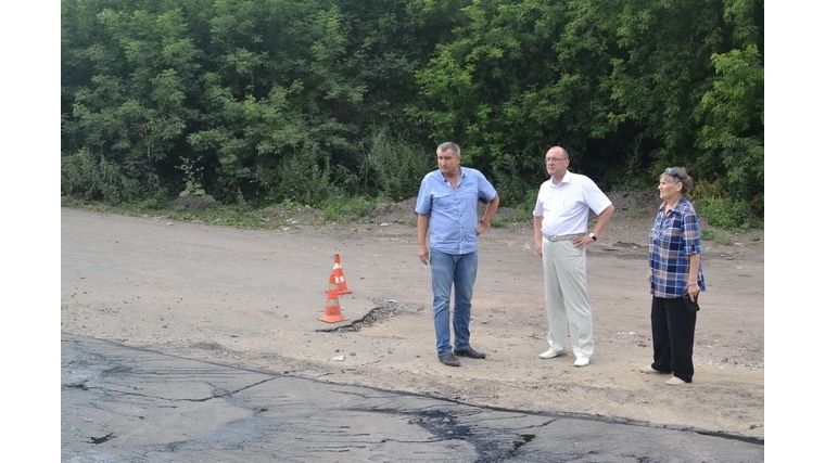 _Глава администрации города Алатыря Ю.Н. Боголюбов ознакомился с ходом дорожных работ