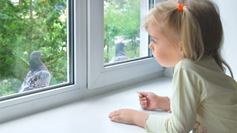 Лето 2018: как защитить ребенка от падения из окна