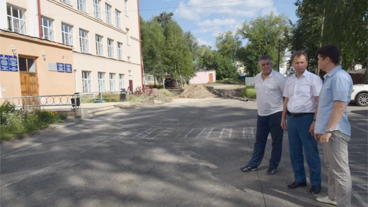 Глава администрации города Шумерля проинспектировал ход работ на строительных объектах