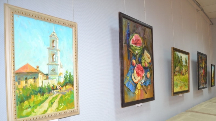 Накануне Дня города в Алатырском краеведческом музее открылся вернисаж «Краски лета»