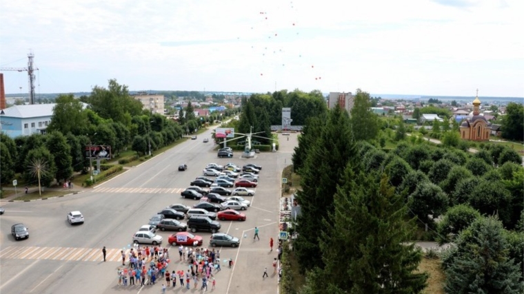 В Канаше прошел автофлешмоб ко Дню города