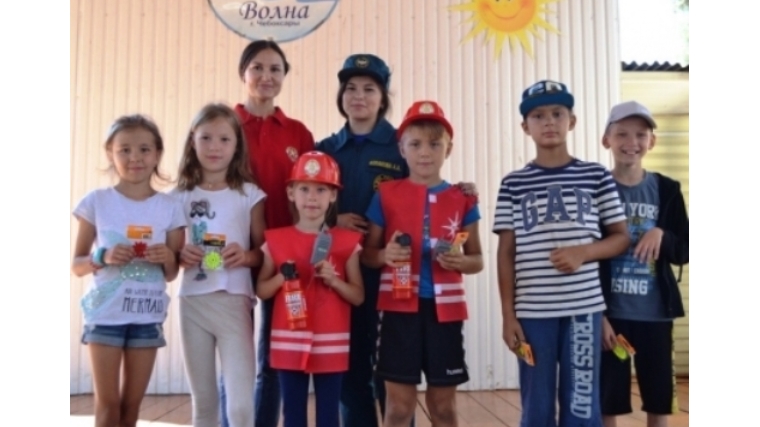 В детском лагере «Волна» огнеборцы провели мастер-класс по пожарной безопасности