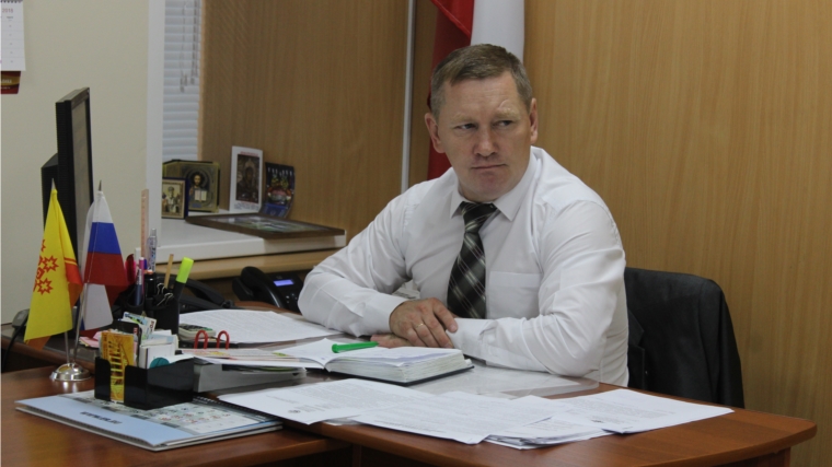 В администрации Шемуршинского района под руководством главы администрации Владимира Денисова прошло еженедельное совещание