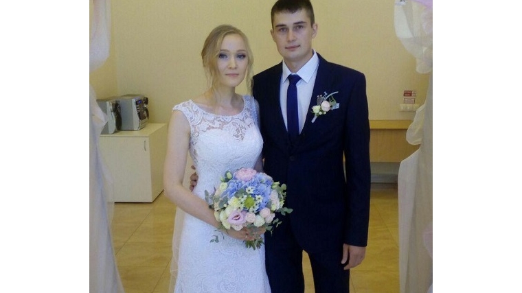 В Калининском районе зарегистрирована 200-ая супружеская пара 2018 года