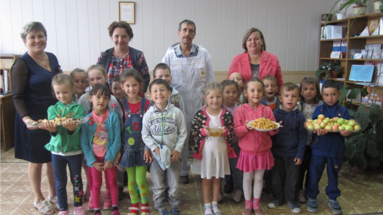 В МБУК «Централизованная библиотечная система» Шемуршинского района прошел праздник мёда, посвященный Медовому спасу