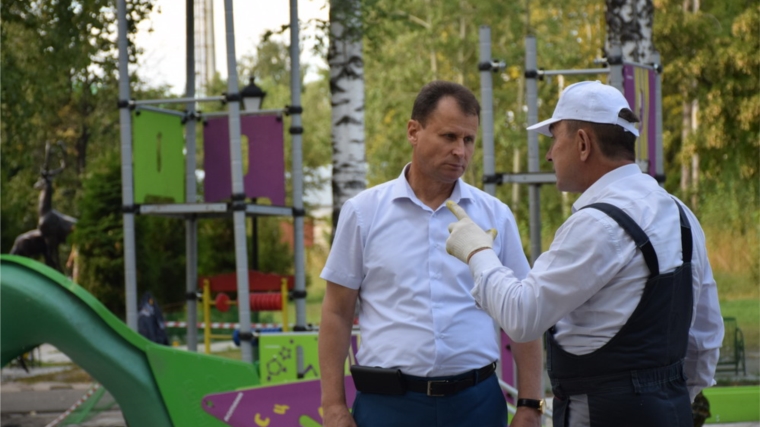 Работы по строительству и ремонту социальных объектов в городе Шумерля проходят под ежедневным контролем главы администрации Алексея Григорьева